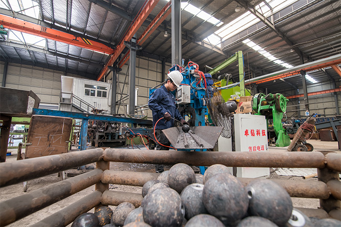 宝鸡网架配件-螺栓球加工车间
